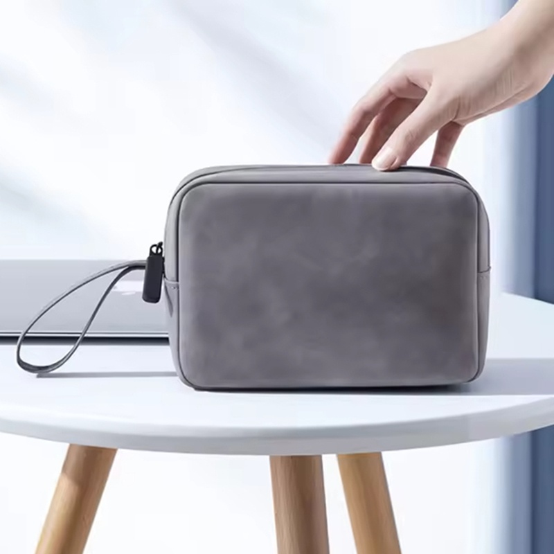 Power Bank - 携帯用トラベル収納バッグ。防水・防油加工。モバイルバッテリー、データケーブル、イヤホン、充電器、デジタルアクセサリーなどを整理して収納できる。